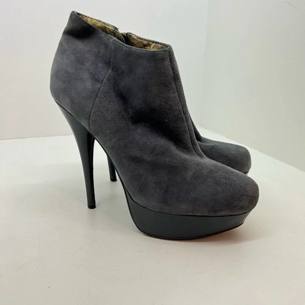 Steve Madden Women's gray leather Suede Platform Ankle Boots Size 8.5 Chelseey
